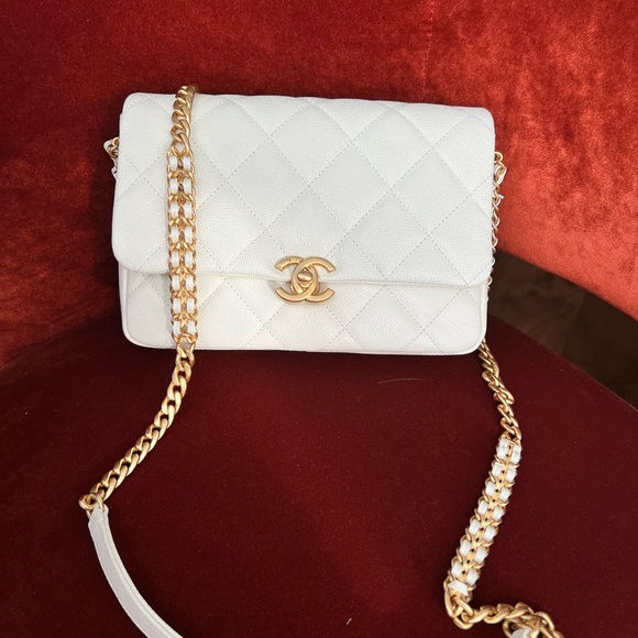 SOLD Chanel 22P Small Melody Flap - Picture 9 of 12